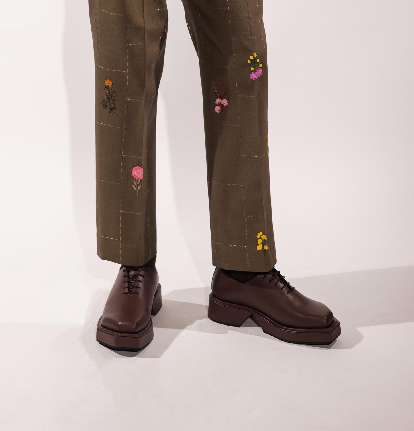 TRIANGLE BROWN