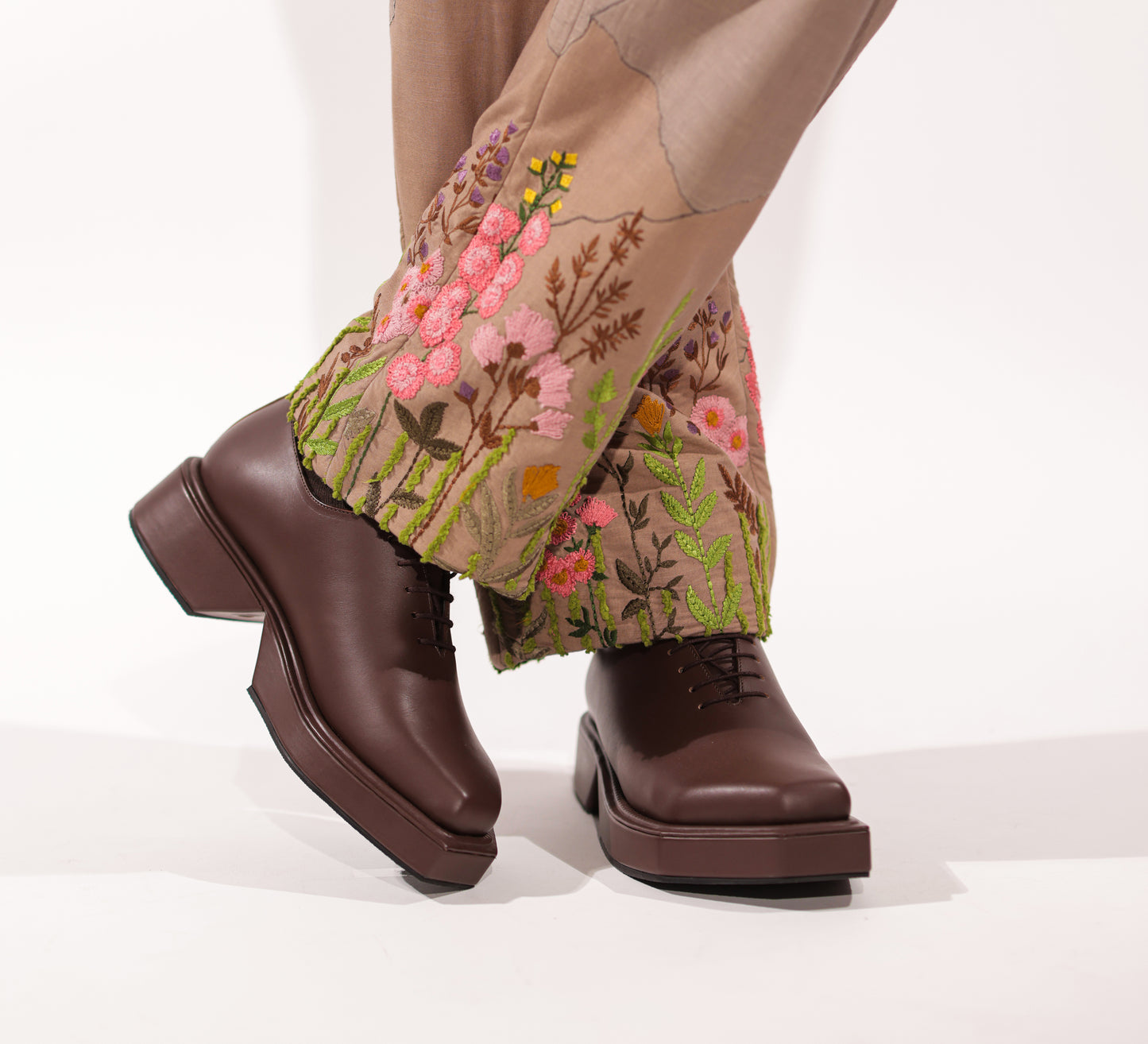 TRIANGLE BROWN